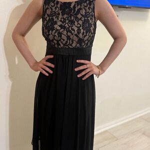 Elegant Black Lace Evening Dress